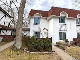 412 Clubhouse Ct, Coram, NY 11727