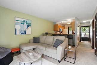 325 Samoa Ct, Iowa City, IA 52246