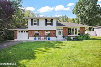67 Koenig Ln, Freehold, NJ 07728