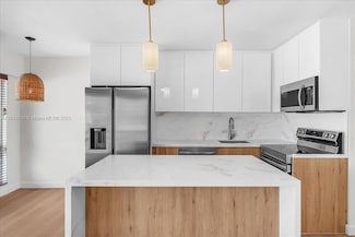 2716 NE 30th Place Unit 104, Fort Lauderdale, FL 33306