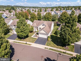 1015 Monroe Dr, Warwick, PA 18974