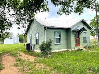 1005 Elm St, Llano, TX 78643