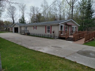1089 Birch Rd, Alpena, MI 49707