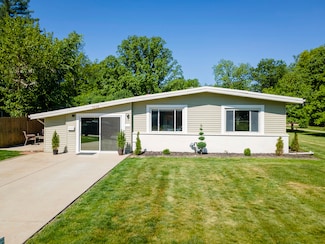 1520 Magnolia St, Glenview, IL 60025