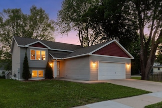 205 N Hickory St, Chaska, MN 55318