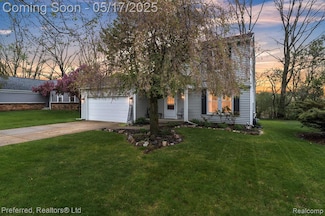 5722 King James Ln, Waterford, MI 48327