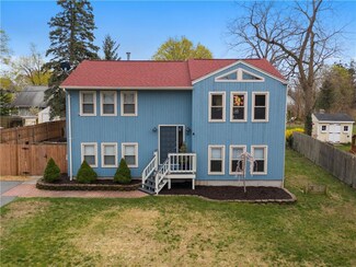 78 River Vue Ave, Warwick, RI 02889