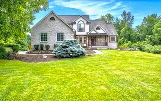 1242 Meadowbrook Ct, Oxford, MI 48371