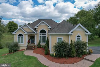 130 Ridge View Dr, Berkeley Springs, WV 25411