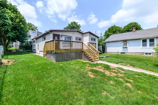 207 Hillcrest Rd, Bridgeport, CT 06606