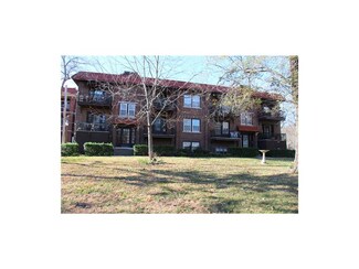 3600 Roanoke Pkwy, Kansas City, MO 64111