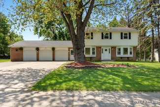 2200 Rosewood St, Jenison, MI 49428