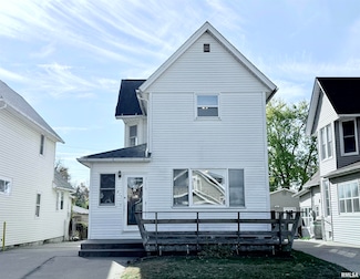 837 14th Ave S, Clinton, IA 52732