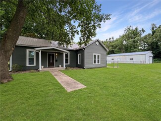 2421 Charleston Ave, Mattoon, IL 61938