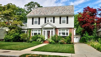 39 Priscilla Rd, Chestnut Hill, MA 02467