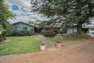 5275 Gebhard Rd, Central Point, OR 97502