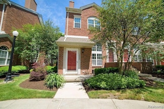 1530 Maryland Club Dr, Royal Oak, MI 48067