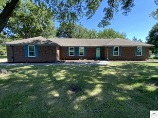 1745 Cypress Ln, Sedalia, MO 65301
