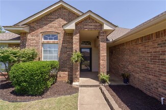 2704 Redwood Ln, Edmond, OK 73013