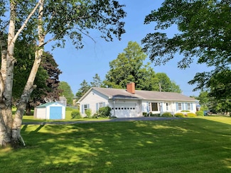 95 Finley Dr, Danville, VT 05828
