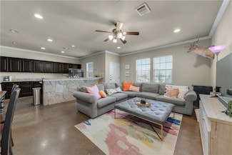 115 Deacon Dr W, College Station, TX 77845