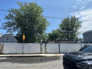 120 E 8th Rd, Broad Channel, NY 11693