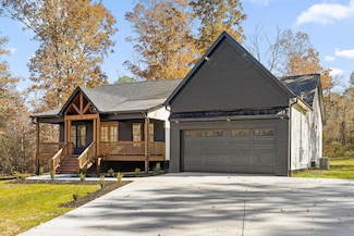 308 Cloud Rd, Trenton, GA 30752