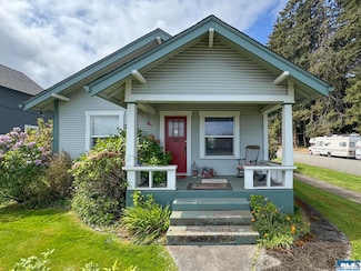 702 & 702 1/2 E 2nd St, Port Angeles, WA 98362