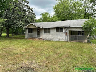 906 W 11th St, Mount Pleasant, TX 75455