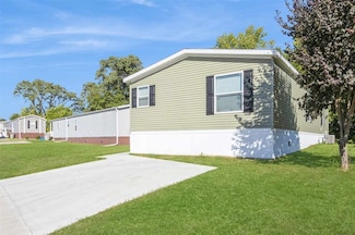 334 Mosswood Ln, Iowa City, IA 52246