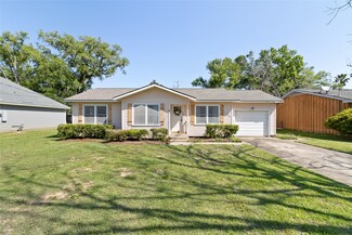 228 Hargett St, Clute, TX 77531
