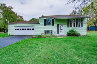 11569 Bonnie Lake Dr, Alden, NY 14004