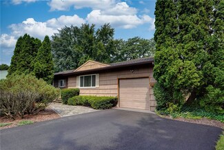23 Amesbury Rd, Rochester, NY 14623