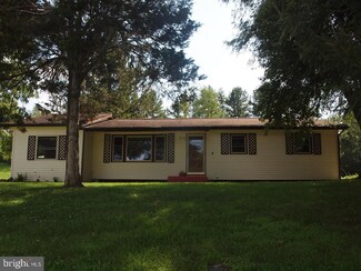 18 Therapeutic Dr, Brandywine, WV 26802