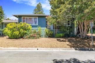 689 Plum Dr, Santa Rosa, CA 95404