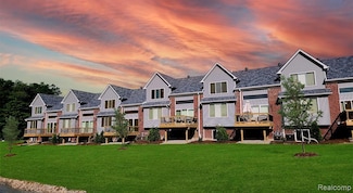 2651 Danbury Dr, Auburn Hills, MI 48326