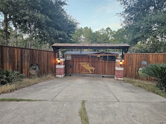 201 Brittany Ln, Cleveland, TX 77328