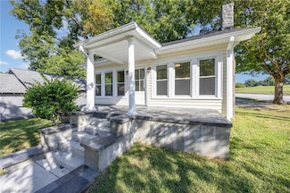 24 E Sunrise Ave, Thomasville, NC 27360