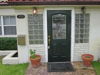 2124 NE 182nd St, North Miami Beach, FL 33162