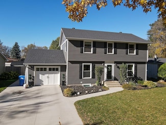 2825 11th St S, Fargo, ND 58103