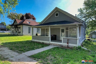 416 N 8th St, Wymore, NE 68466