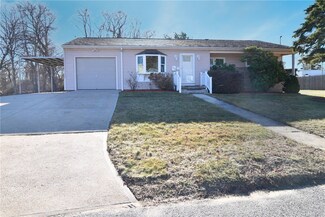 136 Ticonderoga Dr, Warwick, RI 02889