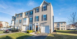 7 White Rose Ln, Easton, PA 18045