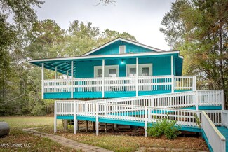812 Saint Ann St, Gautier, MS 39553