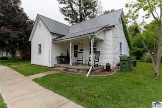 809 N Court St, Sullivan, IN 47882