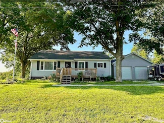 105 E Washington St, Roseville, IL 61473