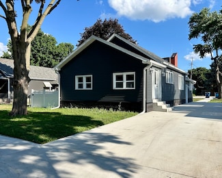 425 W Cleveland St, Spring Valley, IL 61362