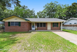 205 Walnut Dr, Ocean Springs, MS 39564