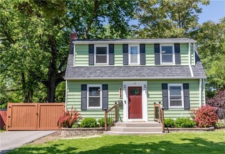 3938 Lower Beaver Rd, Des Moines, IA 50310