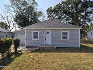 102 S College, Liberal, MO 64762